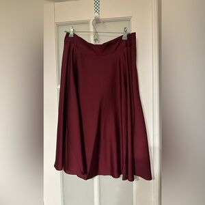 Ann Taylor silky skirt (Size 8)